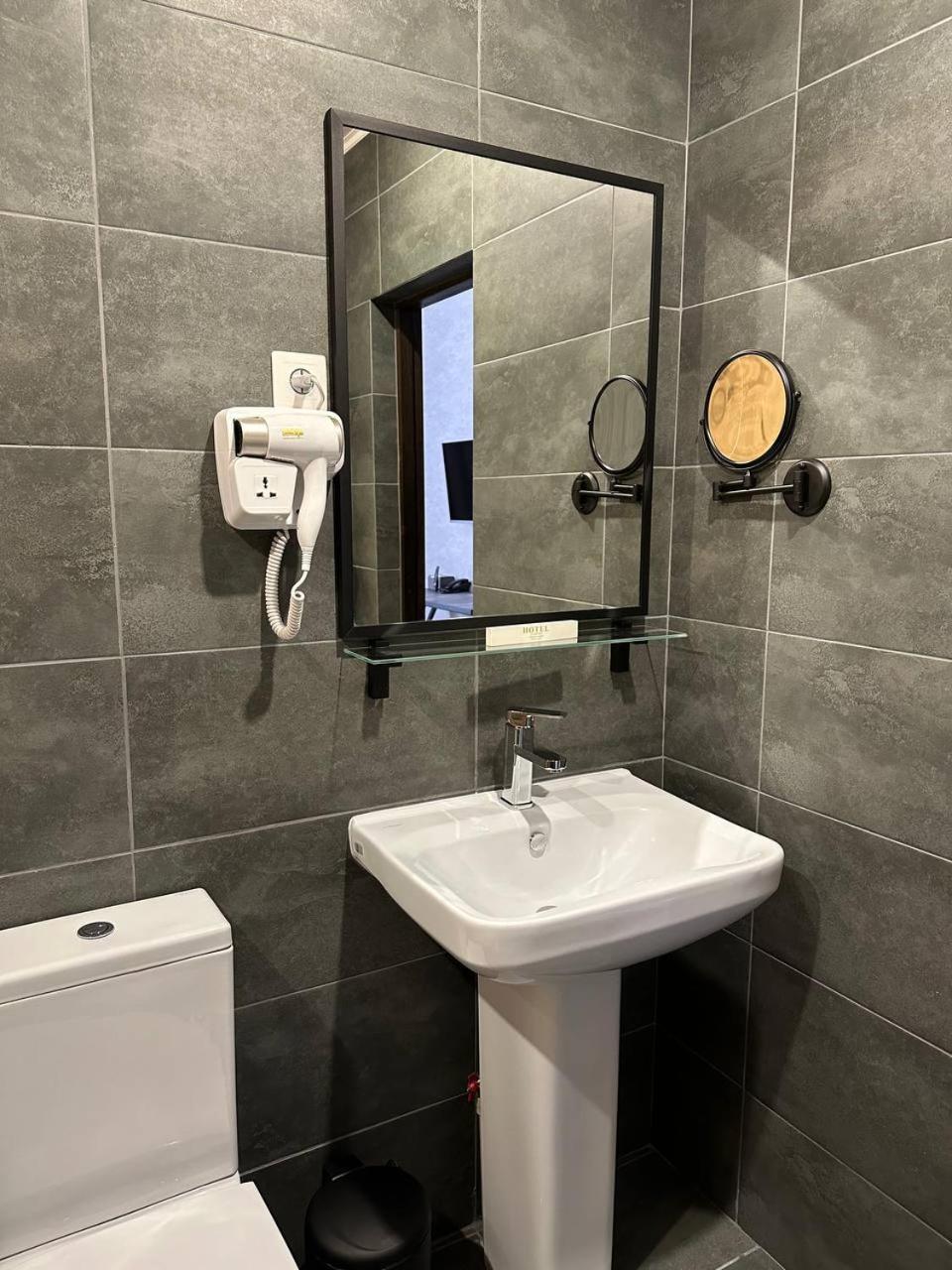 Grand Way Hotel Taraz Zewnętrze zdjęcie