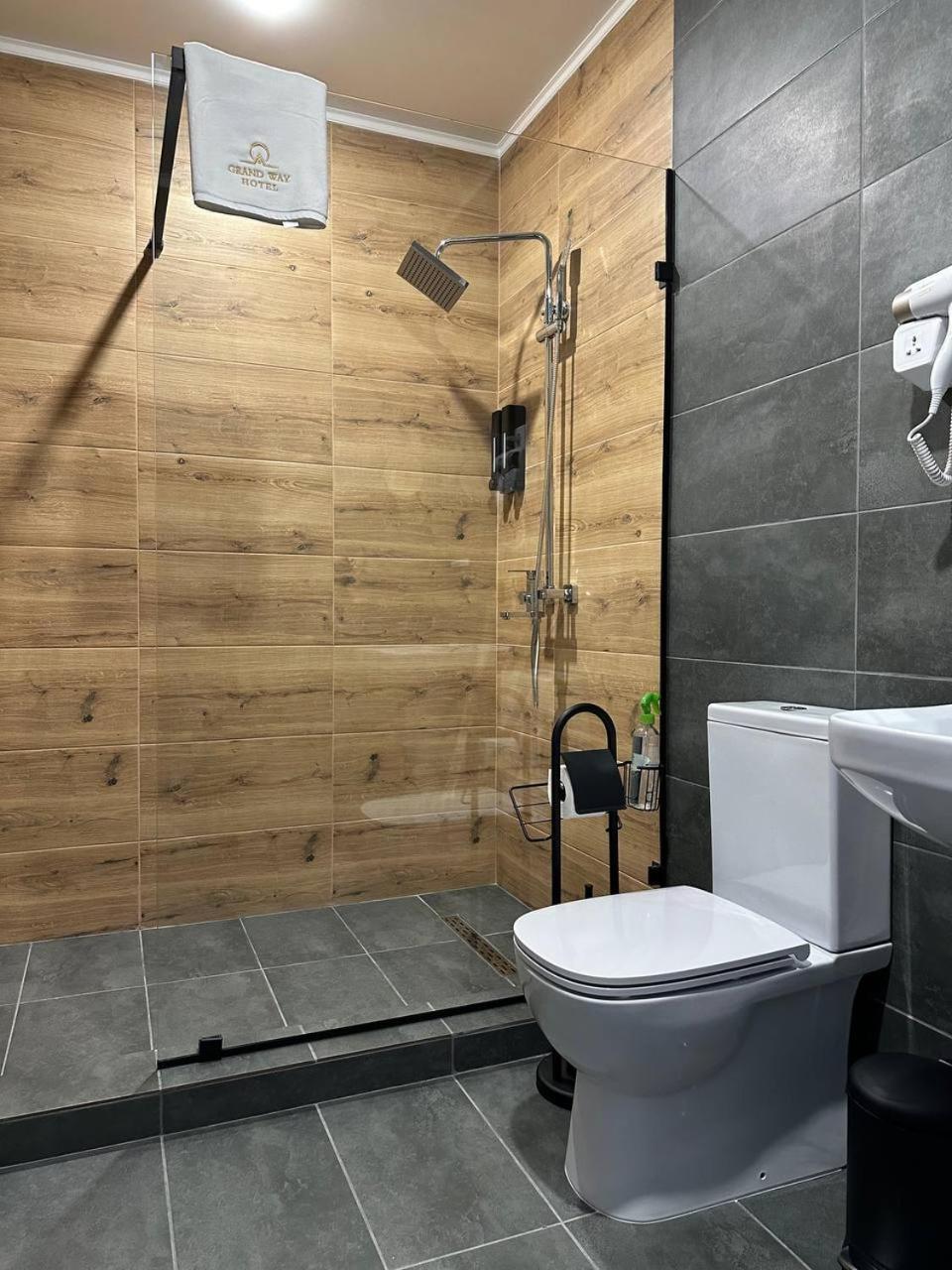 Grand Way Hotel Taraz Zewnętrze zdjęcie