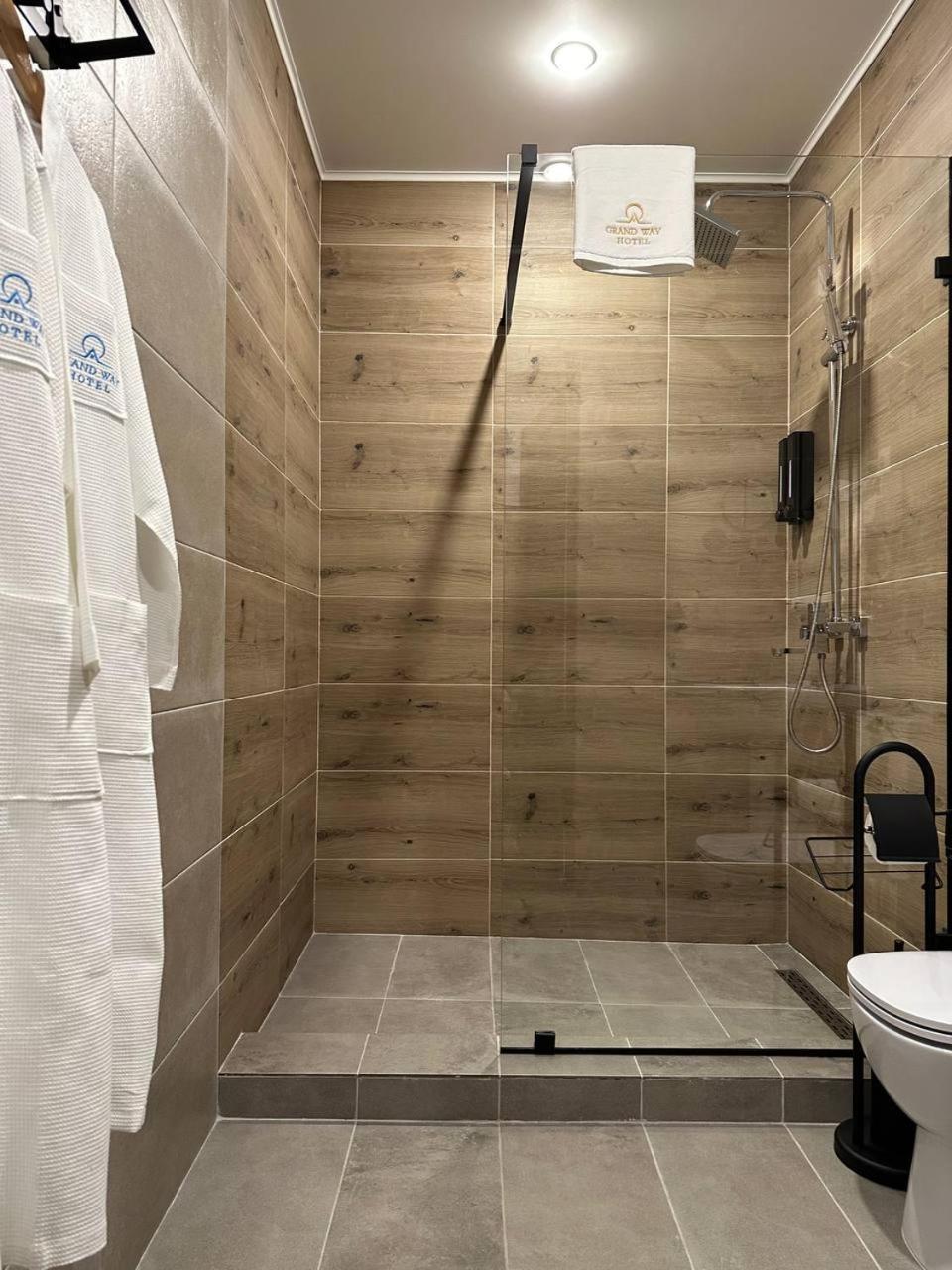 Grand Way Hotel Taraz Zewnętrze zdjęcie